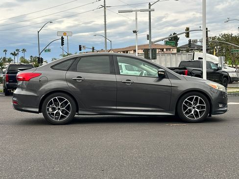 Used 2015 Ford Focus SE w/ SE Sport Package image 6