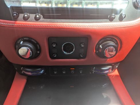 Used 2018 Rolls-Royce Dawn RWD image 26