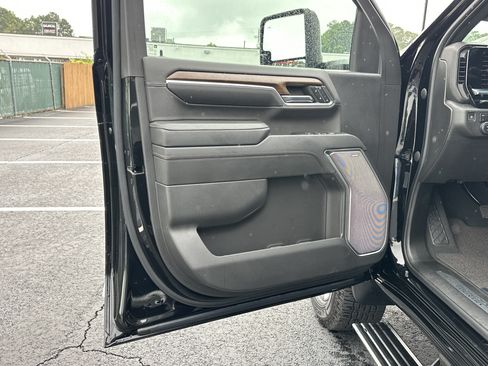 Used 2024 Chevrolet Silverado 2500 High Country w/ High Country Premium Package AWD/4WD image 10