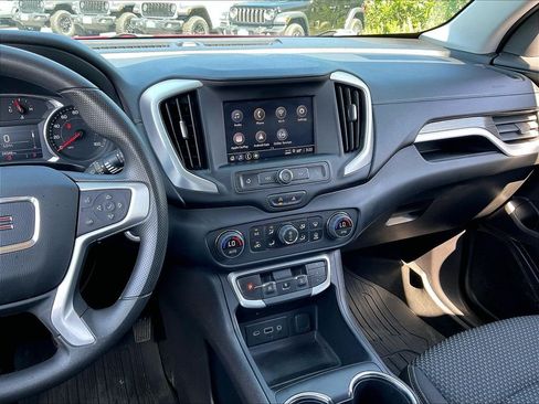 Used 2024 GMC Terrain SLE w/ Driver Convenience Package AWD/4WD image 17