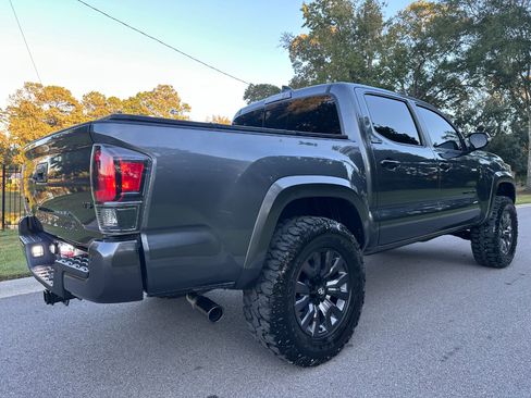 Used 2023 Toyota Tacoma Limited image 5