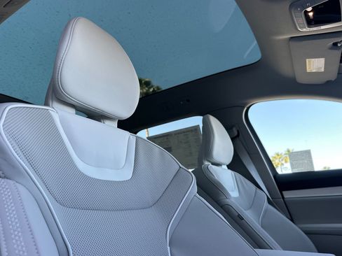 New 2025 Volvo EX90 Plus image 19