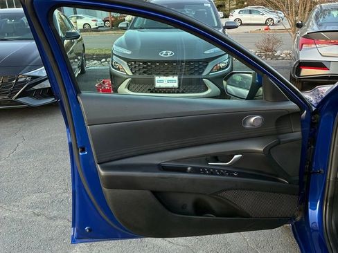 Used 2023 Hyundai Elantra SEL image 39