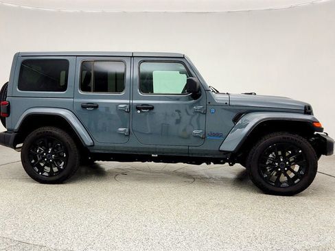 Used 2025 Jeep Wrangler Unlimited Sahara w/ Safety Group image 4