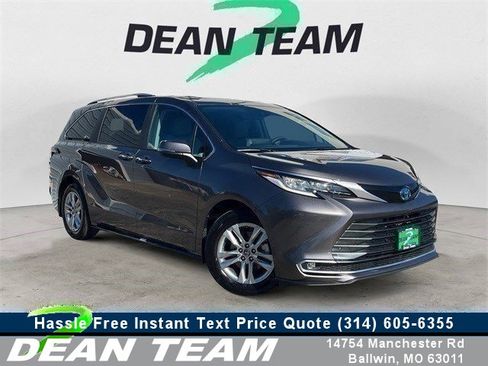 Used 2023 Toyota Sienna Limited image 1