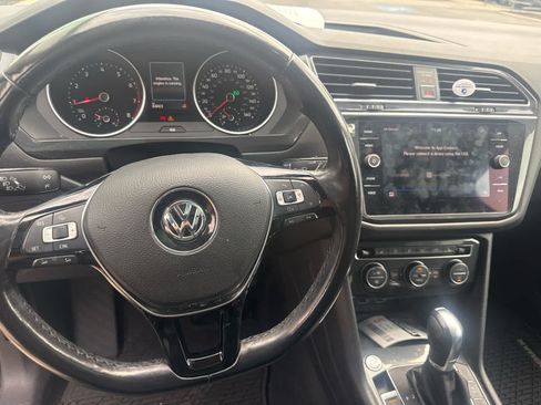 Used 2018 Volkswagen Tiguan SE w/ Panoramic Sunroof Package AWD/4WD image 8