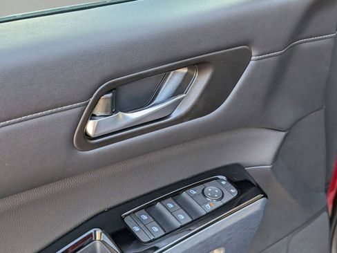 Used 2025 Nissan Pathfinder SL w/ SL Premium Package FWD image 17