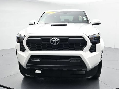 Used 2025 Toyota Tacoma TRD Sport AWD/4WD image 3
