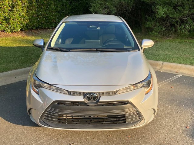 Used 2023 Toyota Corolla LE FWD image 2