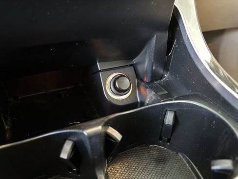 Used 2019 Mercedes-Benz GLC 300 w/ Premium Package image 31