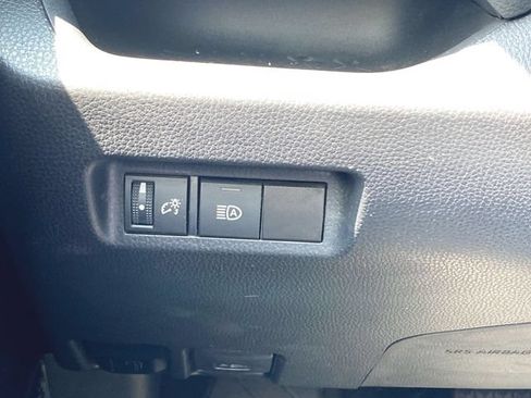 Used 2025 Toyota RAV4 LE AWD/4WD image 16