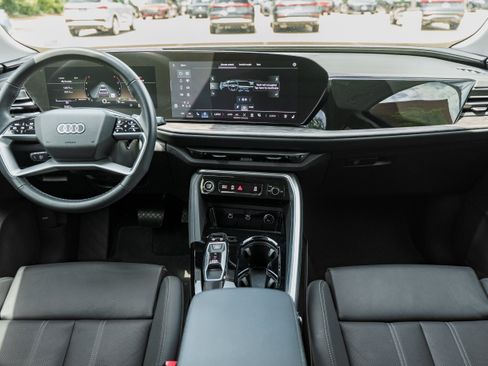 Used 2025 Audi Q5 Premium w/ Premium Plus AWD/4WD image 8