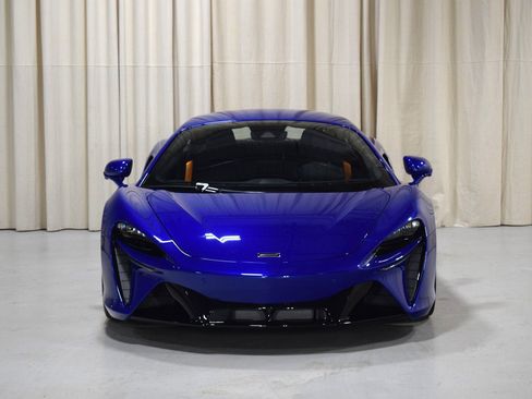 New 2026 McLaren Artura image 8