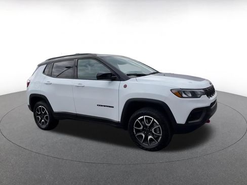 Used 2025 Jeep Compass Trailhawk w/ Trailer Tow Group image 2