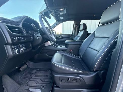 Used 2024 GMC Yukon XL SLT w/ SLT Premium Package AWD/4WD image 28