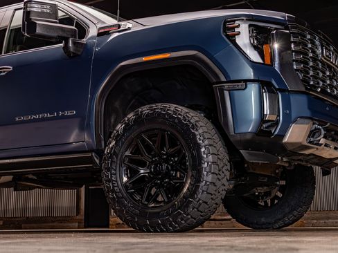 Used 2025 GMC Sierra 3500 Denali w/ Denali Reserve Package image 15