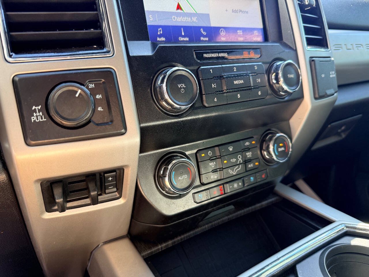 Used 2020 Ford F250 Lariat w/ Lariat Ultimate Package AWD/4WD image 31