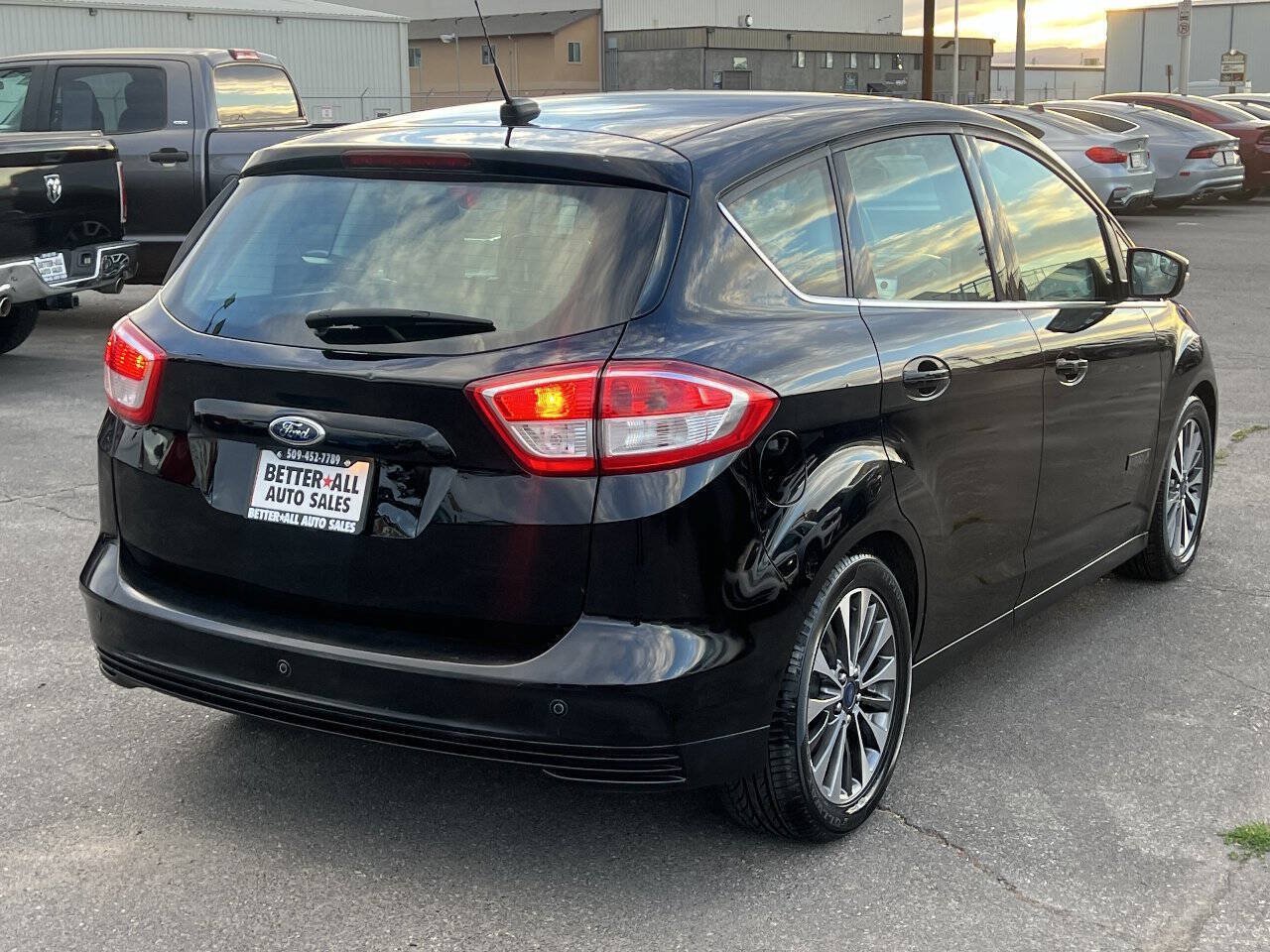 Used 2017 Ford C-MAX Titanium w/ Interior Protection Package FWD image 4