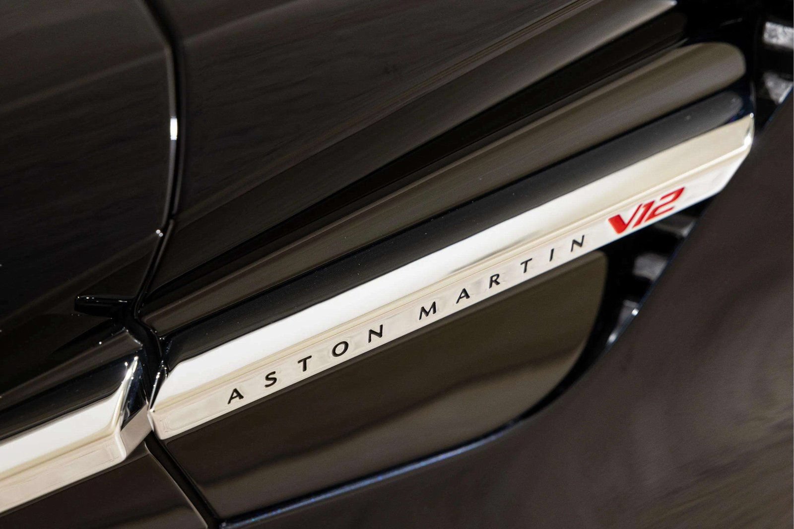 New 2026 Aston Martin Vanquish Convertible RWD image 13