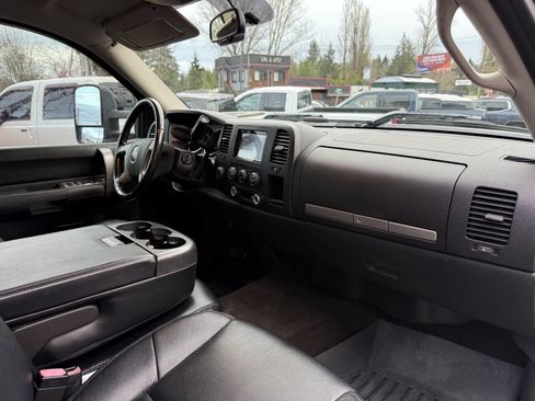 Used 2008 GMC Sierra 2500 SLE w/ Z71 Off-Road Package image 16