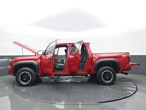 Used 2025 Toyota Tacoma TRD Off-Road AWD/4WD image 33