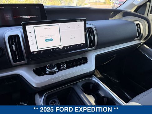 New 2025 Ford Expedition Active image 33