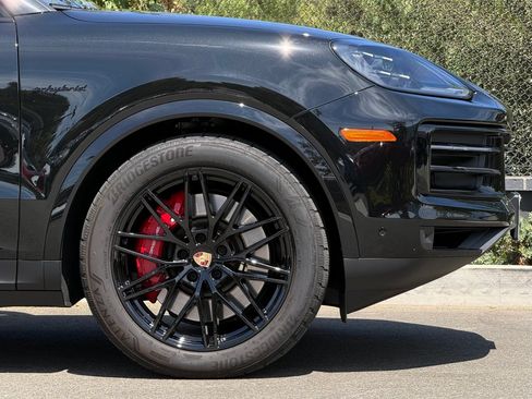 Used 2025 Porsche Cayenne S AWD/4WD image 13