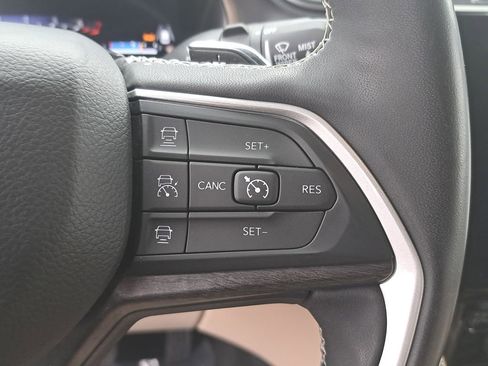 Used 2023 Jeep Grand Cherokee L Limited image 21