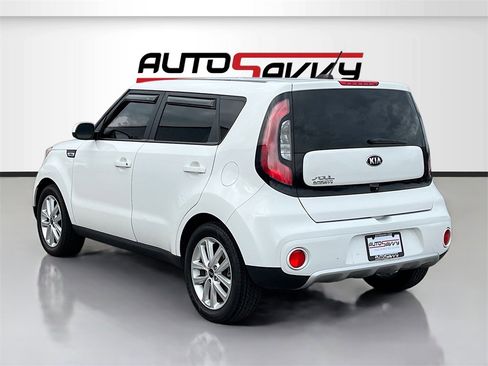 Used 2017 Kia Soul + image 5