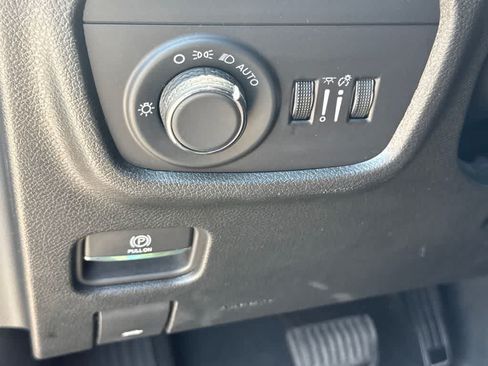Used 2024 Jeep Grand Cherokee Laredo RWD image 21