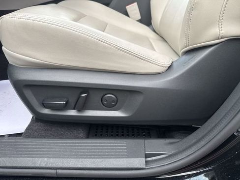 Used 2023 Nissan Rogue SL w/ SL Premium Package image 16