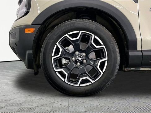 Certified 2025 Ford Bronco Sport Outer Banks w/ Outer Banks Tech Package+ AWD/4WD image 9
