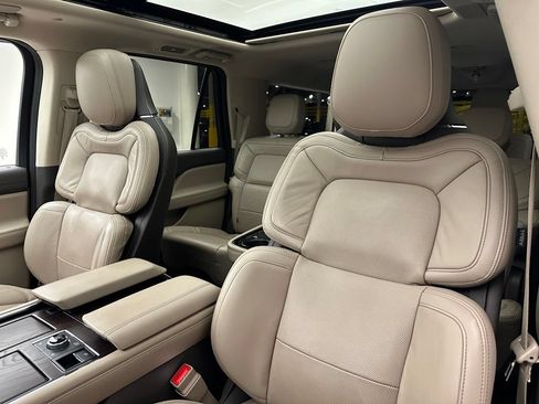 Used 2023 Lincoln Navigator L Reserve AWD/4WD image 15
