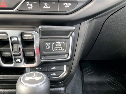 Certified 2022 Jeep Wrangler Unlimited Sahara image 32