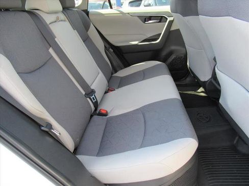 Used 2024 Toyota RAV4 XLE image 30