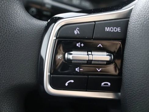 Used 2023 Kia Sorento LX AWD/4WD image 11