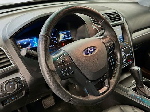 Used 2017 Ford Explorer Sport image 18