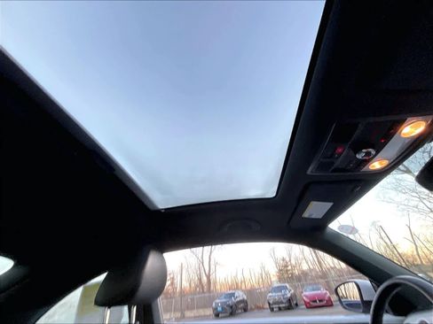 Used 2019 Volkswagen Beetle 2.0T SE image 20