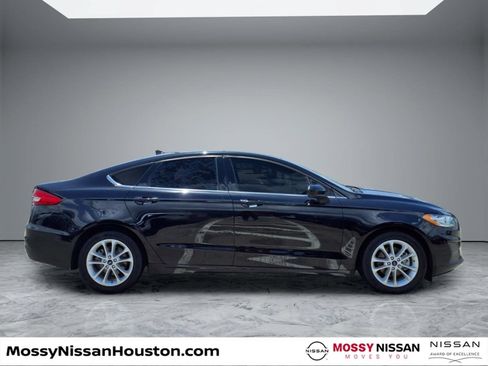 Used 2020 Ford Fusion SE FWD image 8