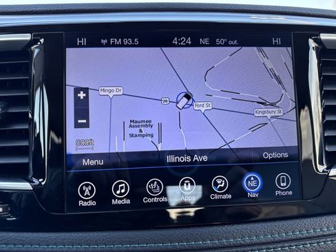 Used 2017 Chrysler Pacifica Platinum image 24