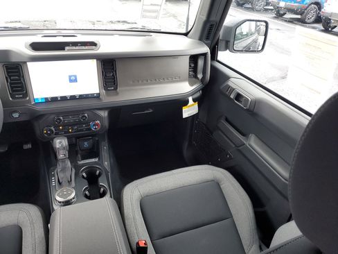 New 2025 Ford Bronco Base image 14