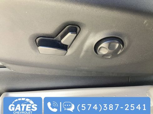 Used 2024 Chrysler Pacifica Limited FWD image 17