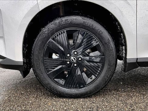 Certified 2025 Nissan Murano SV image 7