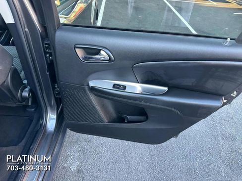 Used 2017 Dodge Journey SXT w/ Comfort/Convenience Group image 15