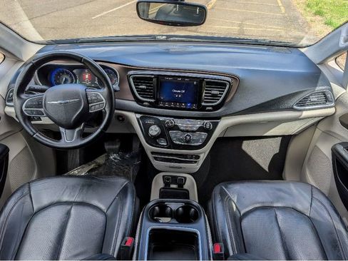 Used 2018 Chrysler Pacifica Touring-L Plus FWD image 23