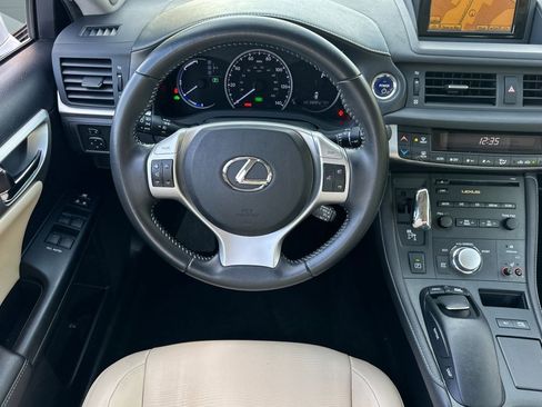 Used 2012 Lexus CT 200h FWD 4dr Hybrid image 28