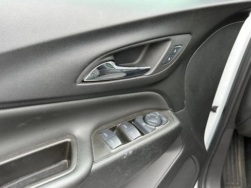 Used 2024 Chevrolet Equinox LT FWD image 25