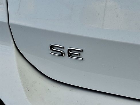 Certified 2022 Volkswagen Taos SE w/ Panoramic Sunroof Package image 35