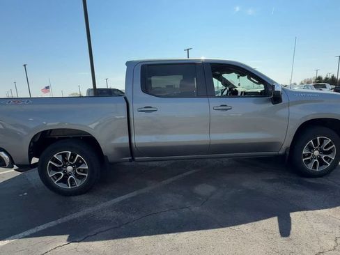 Used 2023 Chevrolet Silverado 1500 LT AWD/4WD image 9
