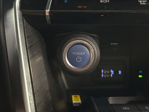 Used 2022 Toyota Venza Limited w/ Advanced Technology Package image 32